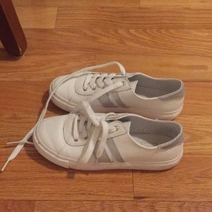 NWOT Gap white sneakers
